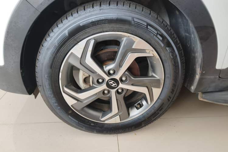 Used Hyundai ix25 2017 1.6L Automatic Smart Version Left Front Wheel Hub