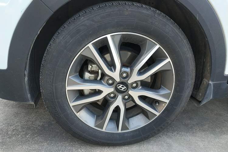 Used Hyundai ix25 2017 1.4T Automatic Smart Version Left Front Wheel Hub