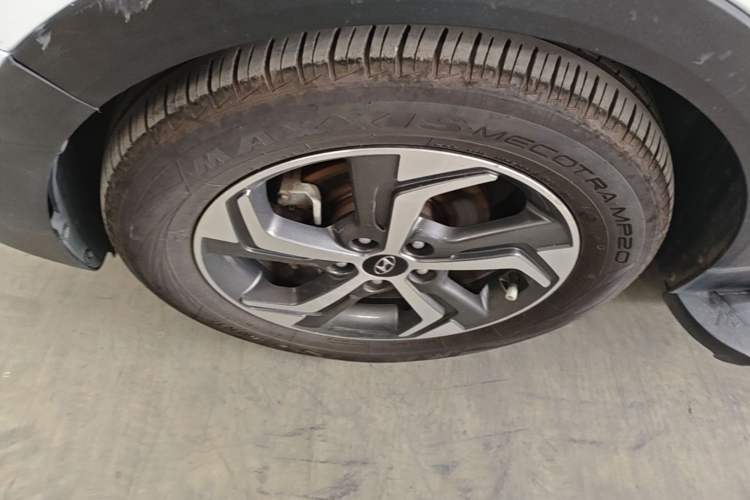 Used Hyundai ix25 2017 1.6L Automatic Smart Version Left Front Wheel Hub
