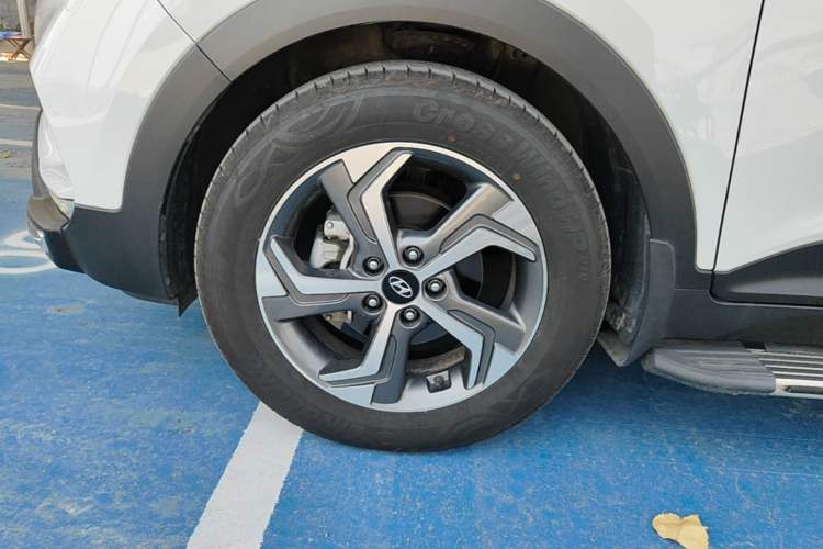 Used Hyundai ix25 2017 1.6L Automatic Smart Version Left Front Wheel Hub