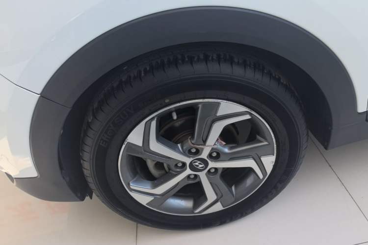 Used Hyundai ix25 2017 1.6L Automatic Smart Version Left Front Wheel Hub