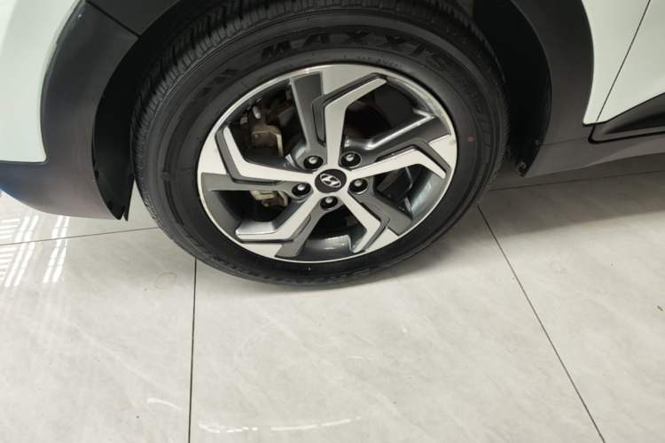 Used Hyundai ix25 2017 1.6L Automatic Smart Version Left Front Wheel Hub