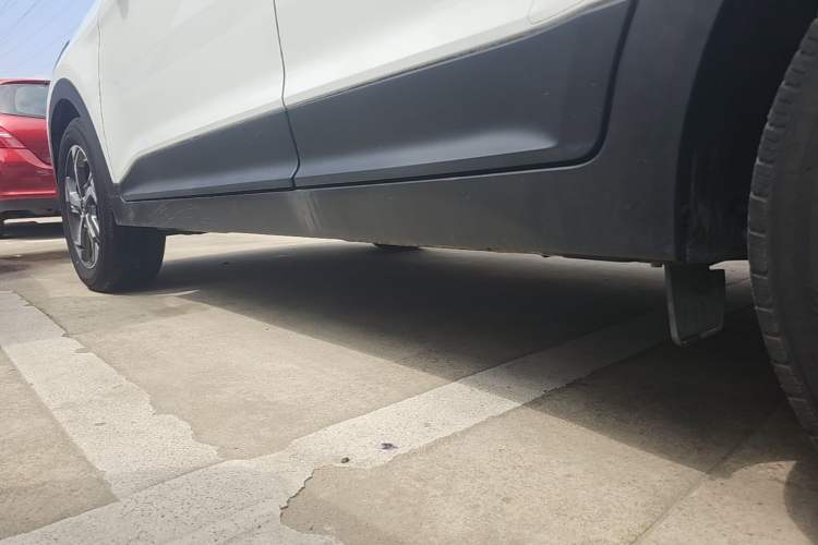 Used Hyundai ix25 2017 1.6L Automatic Smart Version Left Side Sill