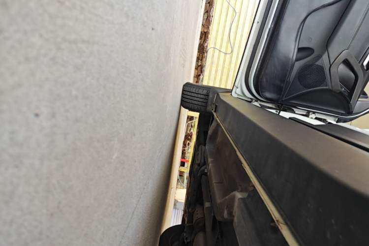 Used Hyundai ix25 2017 1.6L Automatic Smart Version Left Side Sill