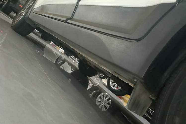 Used Hyundai ix25 2017 1.6L Automatic Smart Version Left Side Sill