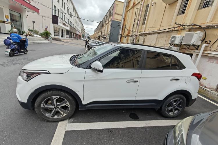 Used Hyundai ix25 2017 1.6L Automatic Smart Version Left Side