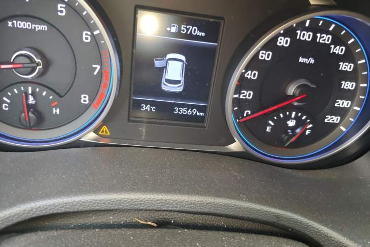 Used Hyundai ix25 2017 1.4T Automatic Smart Version Odometer Close Up