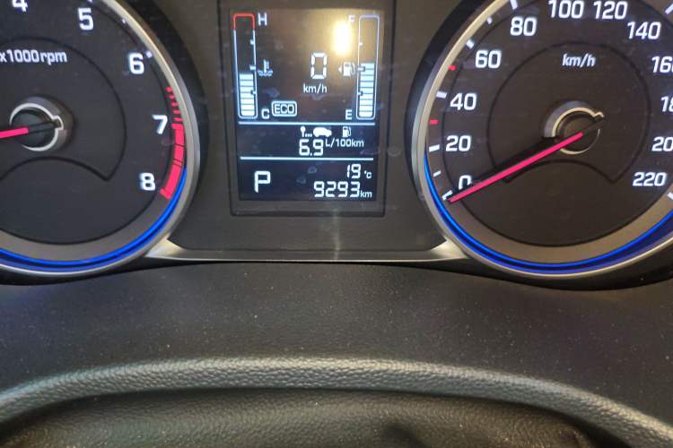 Used Hyundai ix25 2017 1.6L Automatic Smart Version Odometer Close Up