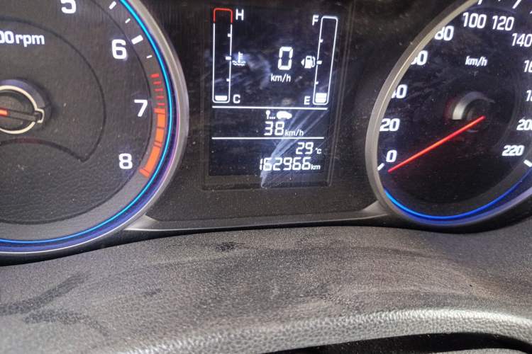 Used Hyundai ix25 2017 1.6L Manual Fashion Model Odometer Close Up