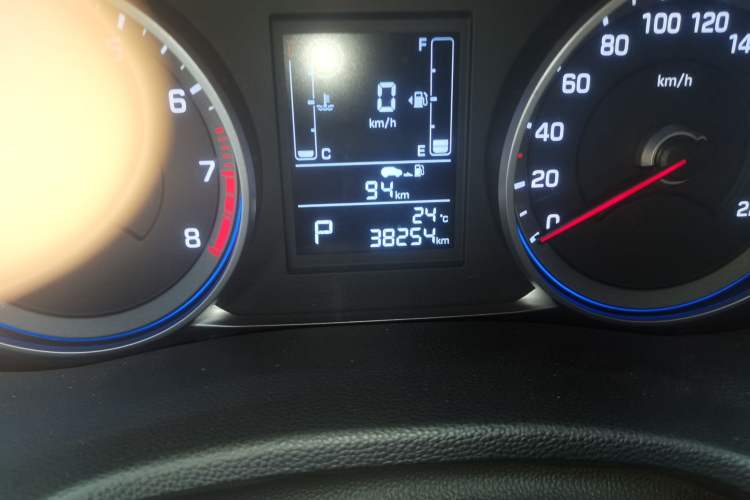 Used Hyundai ix25 2017 1.6L Automatic Smart Version Odometer Close Up