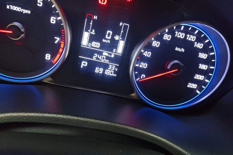 Used Hyundai ix25 2017 1.6L Automatic Smart Version Odometer Close Up