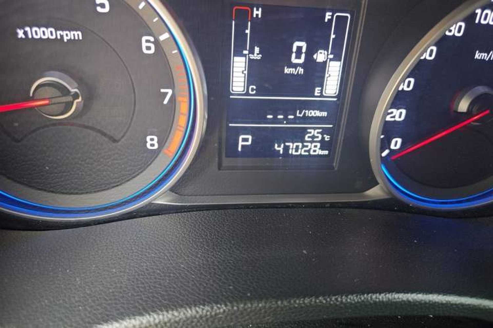 Used Hyundai ix25 2017 1.6L Automatic Smart Version Odometer Close Up