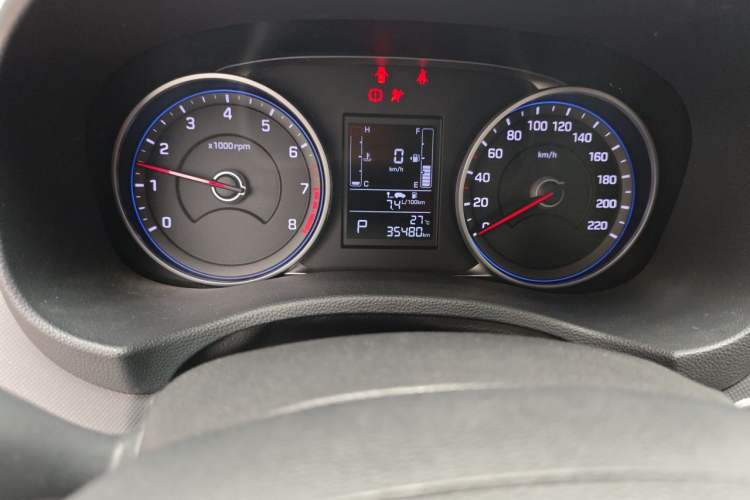 Used Hyundai ix25 2017 1.6L Automatic Smart Version Odometer Close Up