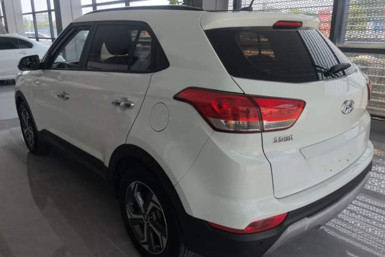 Used Hyundai ix25 2017 1.6L Automatic Smart Version Rear Left 45 Deg