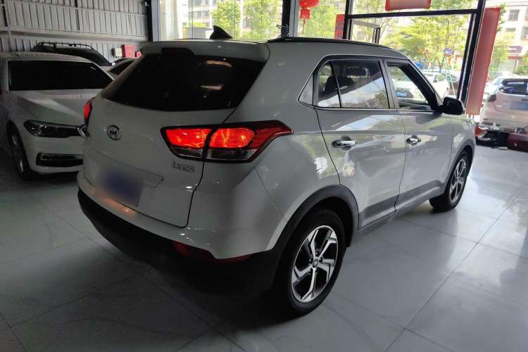 Used Hyundai ix25 2017 1.6L Automatic Smart Version Rear Right 45 Deg