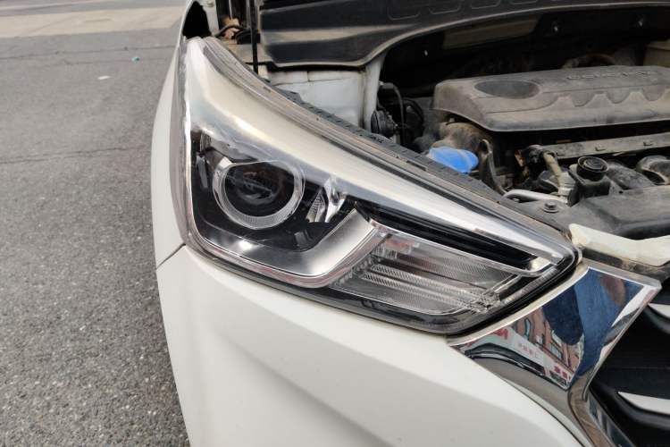 Used Hyundai ix25 2017 1.6L Automatic Smart Version Right Front Headlight