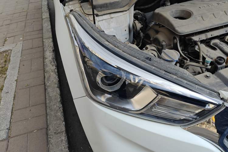 Used Hyundai ix25 2017 1.6L Automatic Smart Version Right Front Headlight