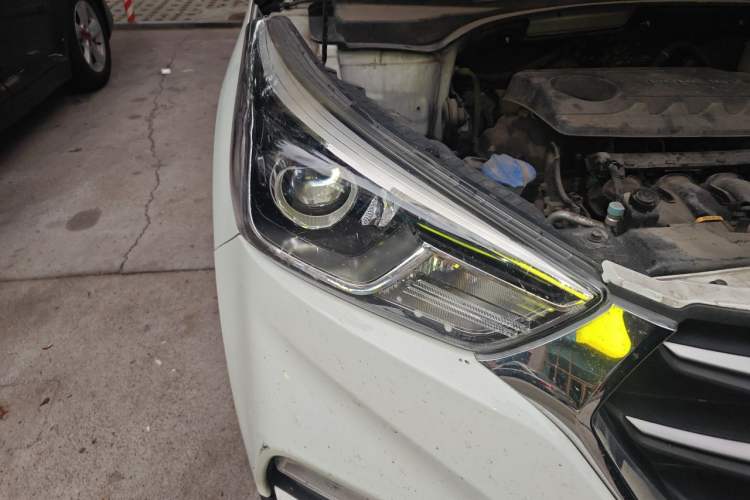 Used Hyundai ix25 2017 1.6L Automatic Smart Version Right Front Headlight