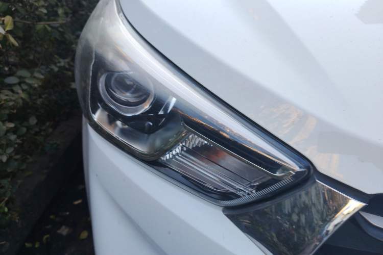 Used Hyundai ix25 2017 1.6L Automatic Smart Version Right Front Headlight