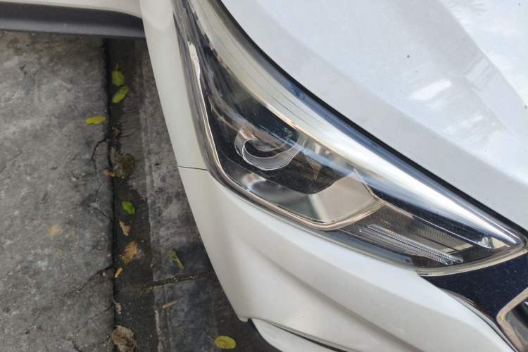 Used Hyundai ix25 2017 1.6L Automatic Smart Version Right Front Headlight