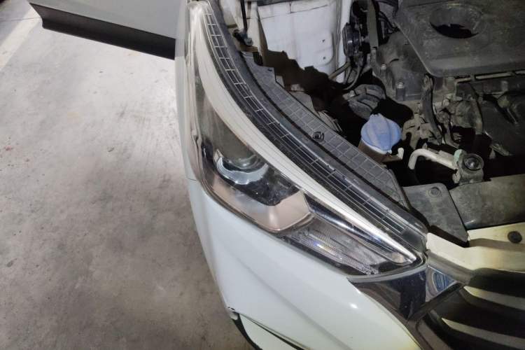 Used Hyundai ix25 2017 1.6L Automatic Smart Version Right Front Headlight