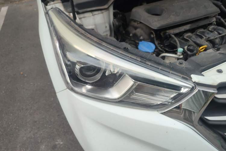 Used Hyundai ix25 2017 1.6L Automatic Smart Version Right Front Headlight