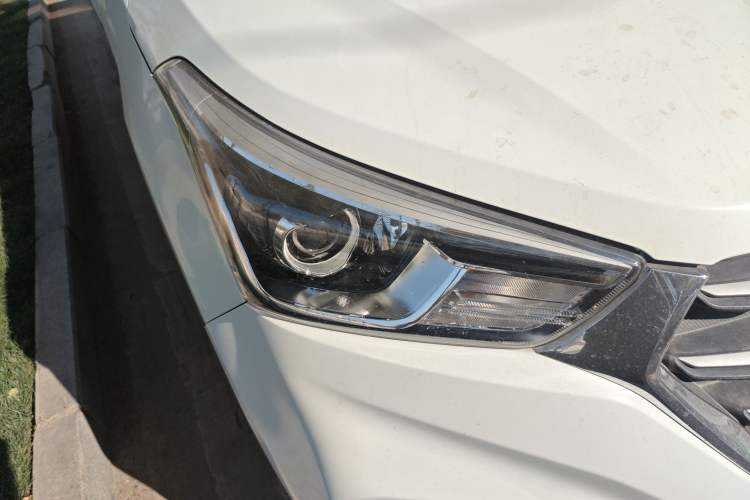 Used Hyundai ix25 2017 1.6L Automatic Smart Version Right Front Headlight
