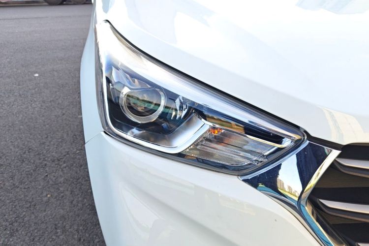 Used Hyundai ix25 2017 1.6L Automatic Smart Version Right Front Headlight
