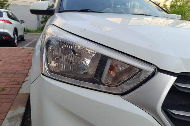 Used Hyundai ix25 2017 1.6L Manual Fashion Model Right Front Headlight