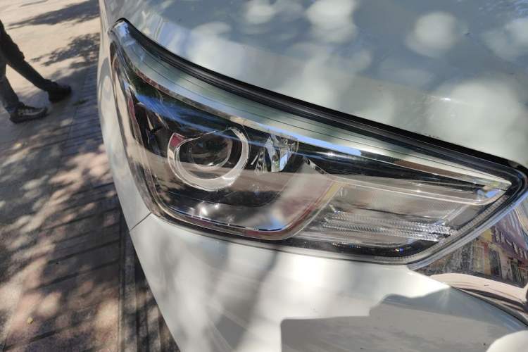 Used Hyundai ix25 2017 1.6L Automatic Smart Version Right Front Headlight