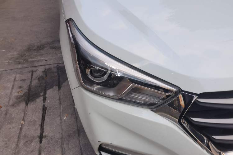 Used Hyundai ix25 2017 1.6L Automatic Smart Version Right Front Headlight