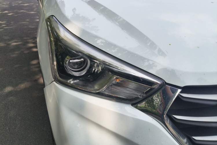 Used Hyundai ix25 2017 1.6L Automatic Smart Version Right Front Headlight
