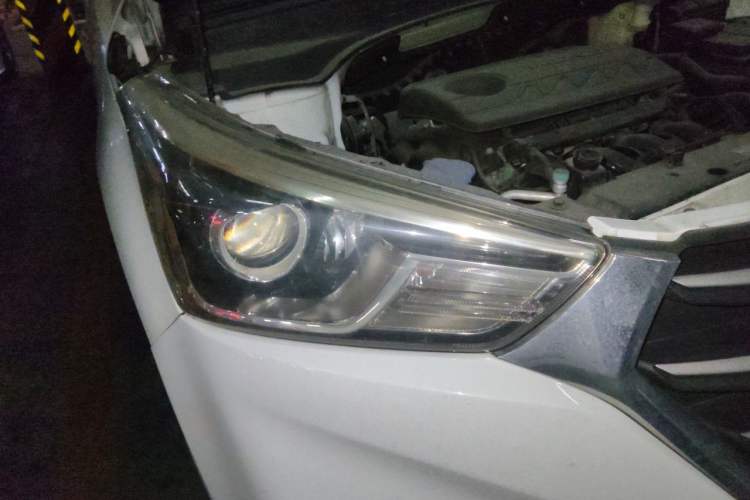 Used Hyundai ix25 2017 1.6L Automatic Smart Version Right Front Headlight