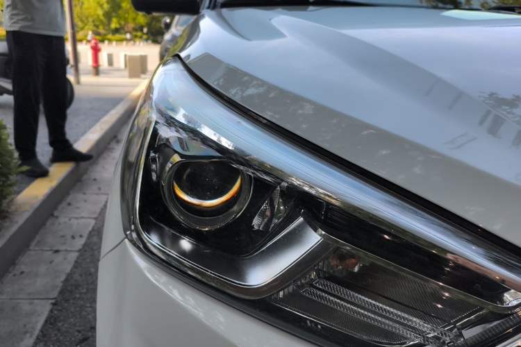 Used Hyundai ix25 2017 1.6L Automatic Smart Version Right Front Headlight