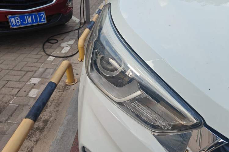 Used Hyundai ix25 2017 1.6L Automatic Smart Version Right Front Headlight