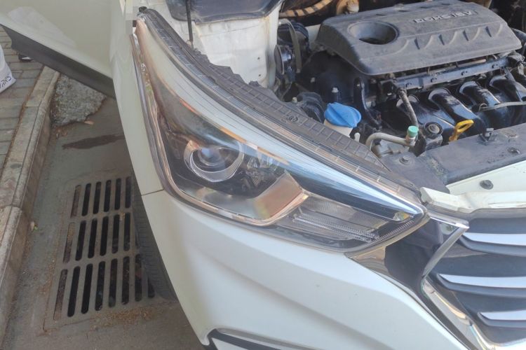 Used Hyundai ix25 2017 1.6L Automatic Smart Version Right Front Headlight
