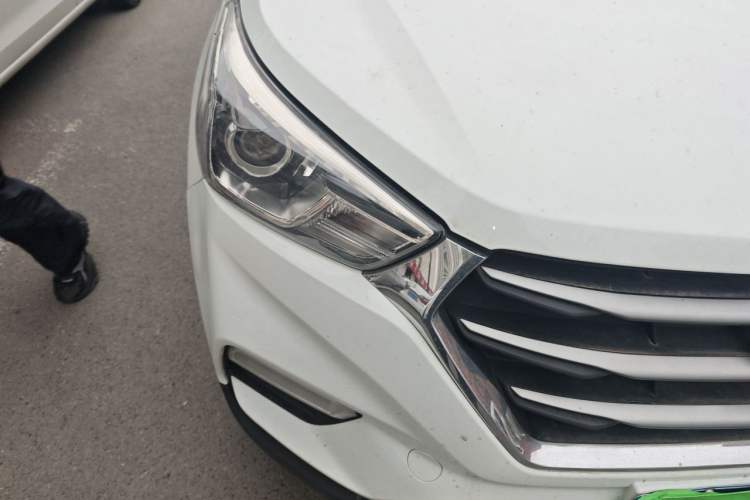 Used Hyundai ix25 2017 1.6L Automatic Smart Version Right Front Headlight
