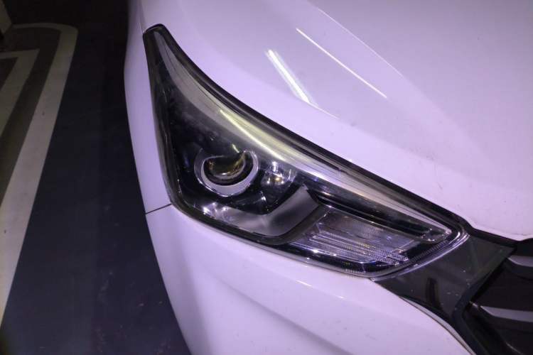 Used Hyundai ix25 2017 1.6L Automatic Smart Version Right Front Headlight
