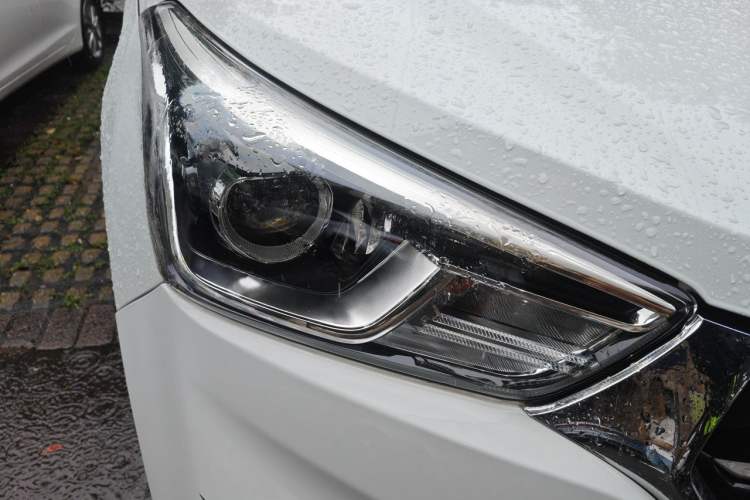 Used Hyundai ix25 2017 1.6L Automatic Smart Version Right Front Headlight