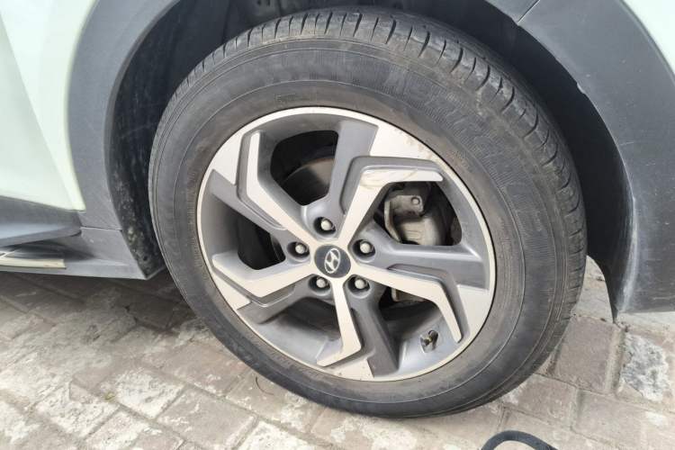 Used Hyundai ix25 2017 1.6L Automatic Smart Version Right Front Wheel Hub