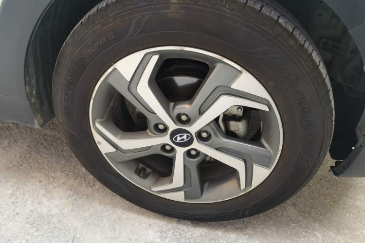 Used Hyundai ix25 2017 1.6L Automatic Smart Version Right Front Wheel Hub