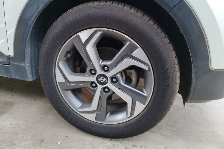Used Hyundai ix25 2017 1.6L Automatic Smart Version Right Front Wheel Hub