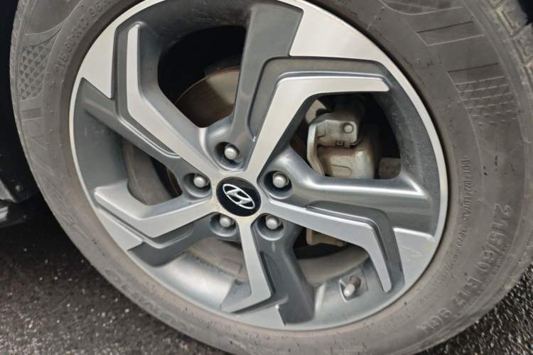 Used Hyundai ix25 2017 1.6L Automatic Smart Version Right Front Wheel Hub