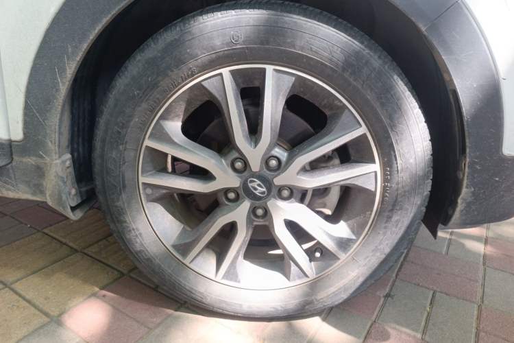 Used Hyundai ix25 2017 1.4T Automatic Smart Version Right Front Wheel Hub