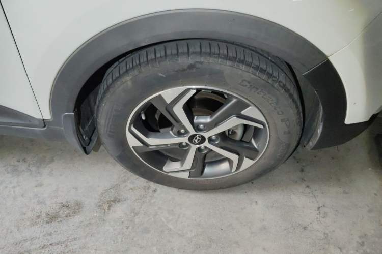 Used Hyundai ix25 2017 1.6L Automatic Smart Version Right Front Wheel Hub