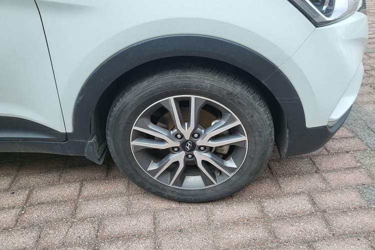 Used Hyundai ix25 2017 1.4T Automatic Smart Version Right Front Wheel Hub