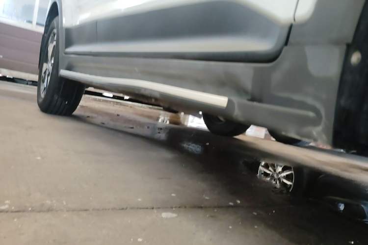 Used Hyundai ix25 2017 1.6L Automatic Smart Version Right Side Sill