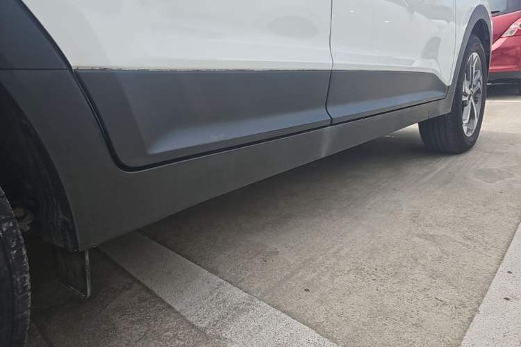 Used Hyundai ix25 2017 1.6L Automatic Smart Version Right Side Sill