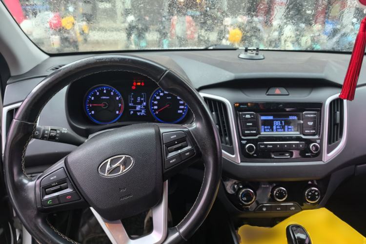 Used Hyundai ix25 2017 1.6L Automatic Smart Version Steering Wheel