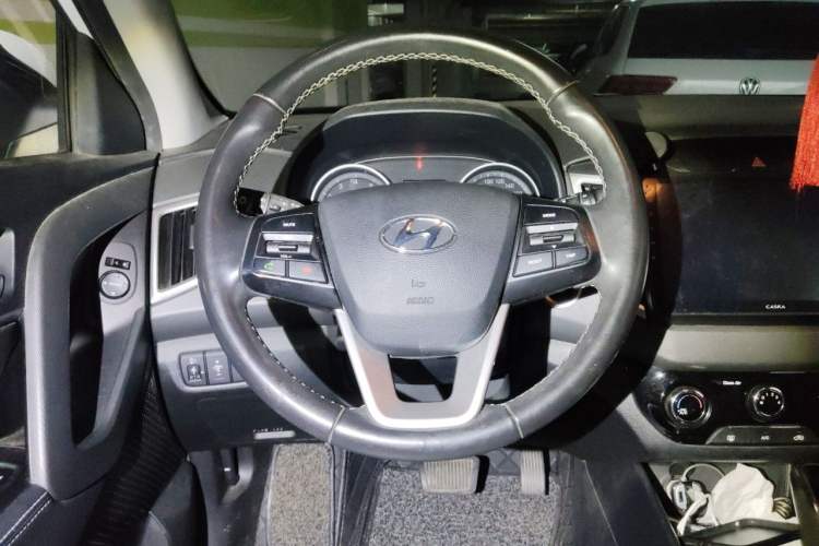 Used Hyundai ix25 2017 1.6L Automatic Smart Version Steering Wheel